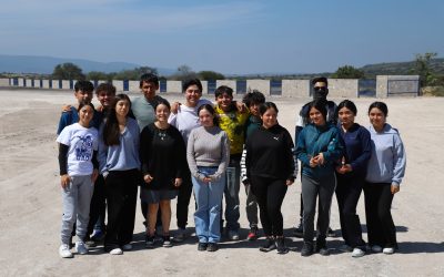 Silvia Amaya Llano está con Escuela de Bachilleres, UAQ. -La educación se fortalece cuando trabajamos juntos.